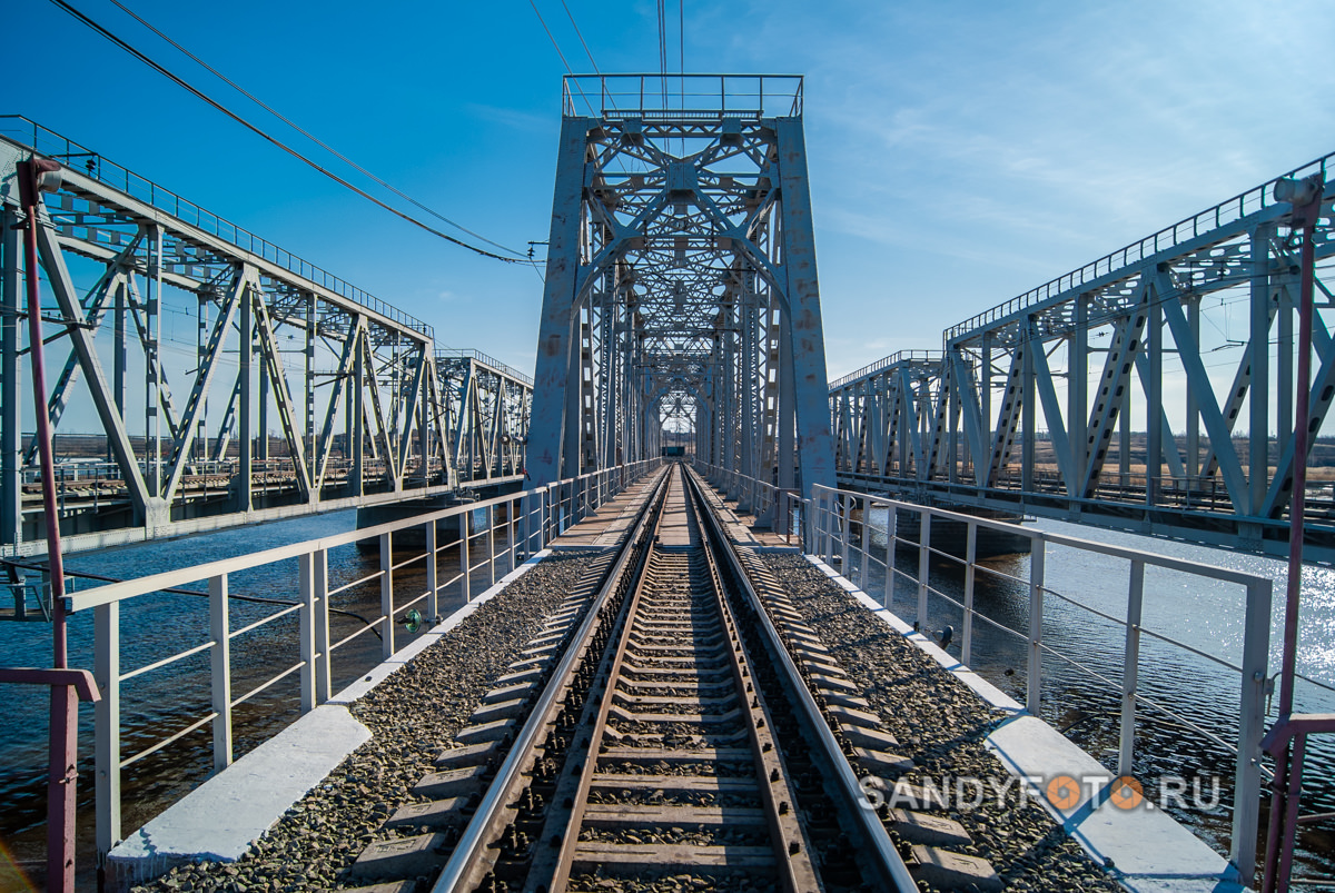 Золотая сопка и железнодорожный мост